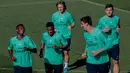 Para pemain Real Madrid berlatih di kompleks latihan Valdebebas, Madrid, Spanyol, Senin (30/9/2019). Real Madrid bersiap jelang menjamu Club Brugge dalam laga Liga Champions. (AP Photo/Bernat Armangue)