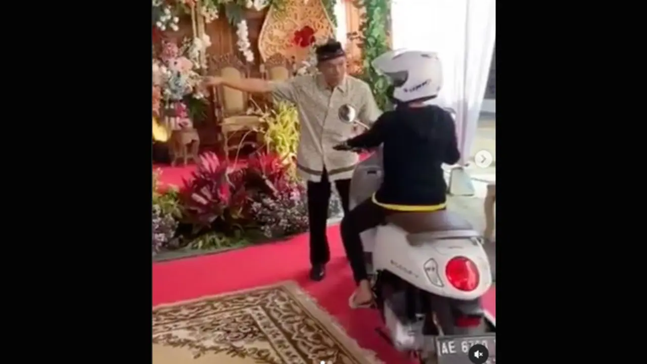 Ibu-Ibu Terobos Acara Resepsi Pernikahan