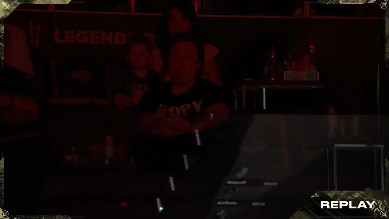 Elon Musk tertangkap kamera sedang nonton Grand Final Valorant Champions 2023 antara Paper Rex vs Evil Geniuses (Tangkapan layar YouTube Valorant Esports Indonesia)