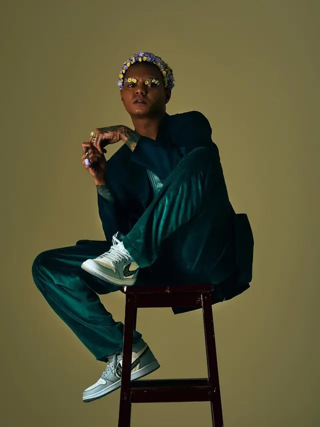 6 Gaya Genderless Fashion Reza Arap Jalani Sesi Pemotretan dalam Balutan Dress