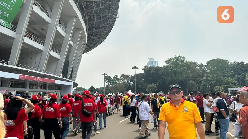 Hampir 90 ribu umat Katolik memadati Stadion Utama Gelora Bung Karno (GBK) untuk mengikuti Misa Akbar bersama Paus Fransiskus, Kamis (5/9/2024). (Liputan6.com/Benedikta Miranti)