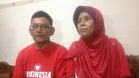  Jumiah (kanan), ibunda penyerang timnas Indonesia, Andik Vermansyah (Ahmad Zaini/Liputan6.com)