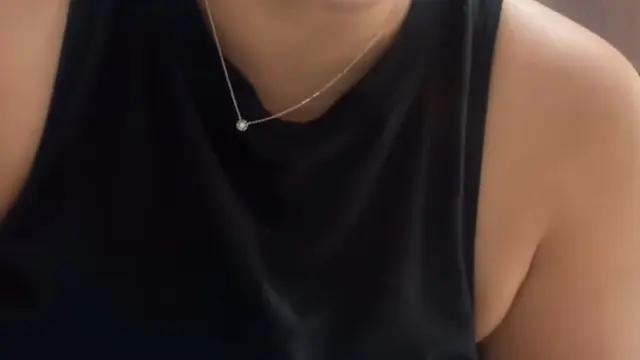 Meira Anastasia takut dengan tekstur tepung maizena. (credit: instagram.com/meiranastasia)