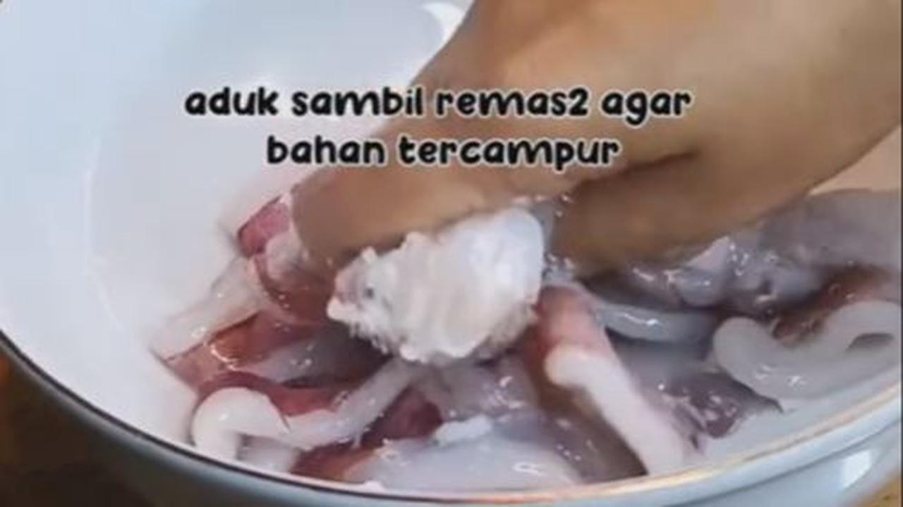 <b>2. Aduk hingga Cumi Berlendir</b>