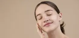 Memahami karakter kulit kombinasi dapat membantu memilih produk skincare yang tidak terlalu berat tetapi tetap mampu menjaga kelembapan. (Foto/Dok: Magnific)