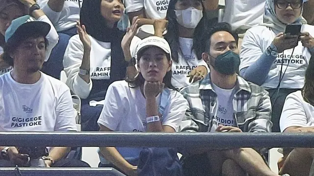 [Fimela] Potret kebersamaan Syahnaz Sadiqah dan Jeje Govinda di Lagi-Lagi Tenis