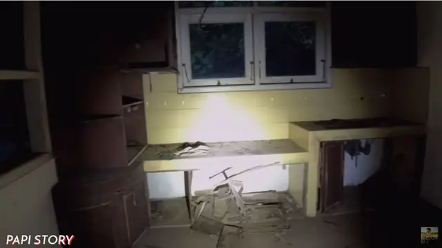 Suasana rumah mendiang Suzzanna di Semarang, Jawa Tengah. (Foto: YouTube/Papi Story Ervanda Putra)