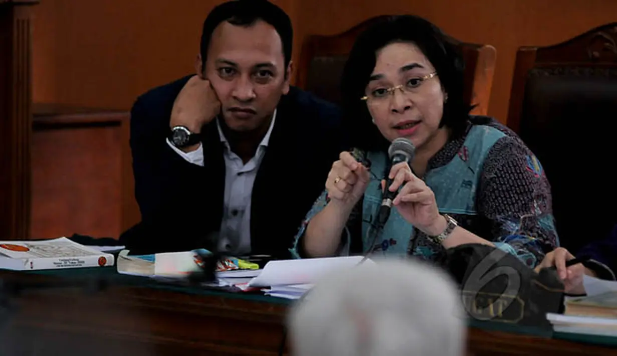 Tim kuasa hukum KPK saat memberikan pertanyaan pada saksi dalam sidang praperadilan Komjen Budi Gunawan (BG) di Pengadilan Negeri Jakarta Selatan, Jumat (13/2/2015). (Liputan6.com/Johan Tallo)