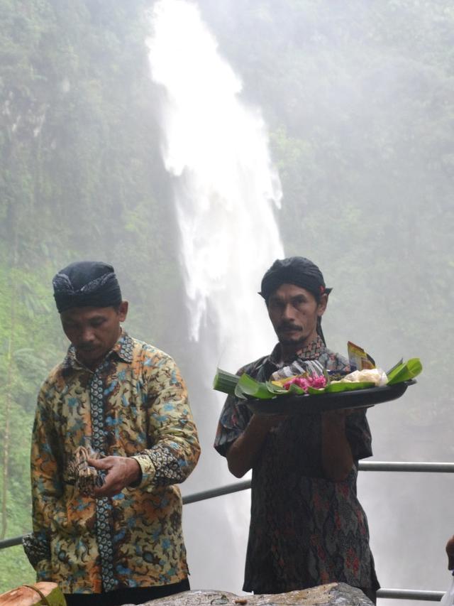 Ritual ruwat di Bulan Sura untuk kelestarian sungai dan curug Cipendok, Cilongok, Banyumas. (Foto: Liputan6.com/Muhamad Ridlo)