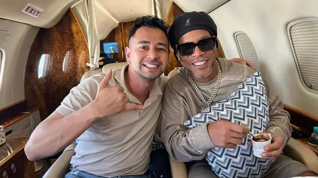 Ronaldinho Disuguhi Pangsit Goreng saat Main ke Rumah Raffi Ahmad, Suka Banget!