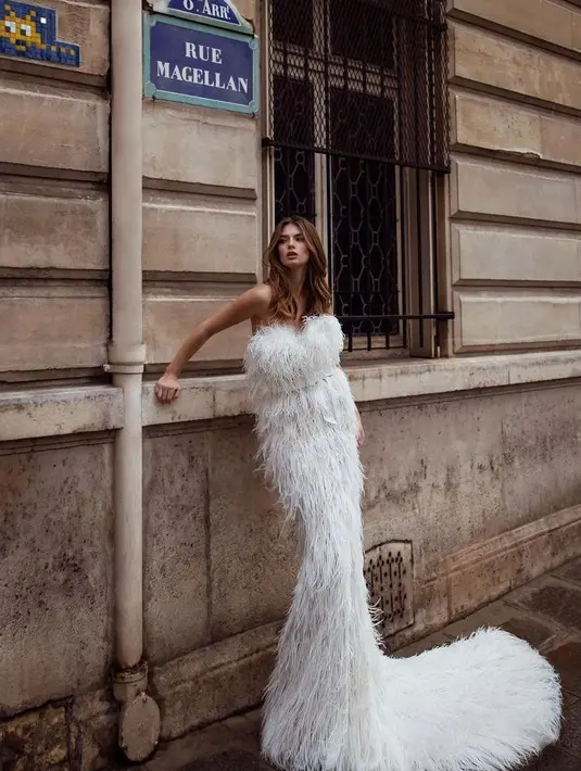 Ia kerap tampil menawan dalam balutan dress. @edenpolanii.