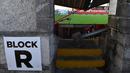 Kondisi stadion Turners Cross usai diterjang badai Ophelia di kota Cork, Irlandia barat daya (17/10). Badai yang pernah menerjang Samudra Atlantik pada 1939 ini menghantam pantai Irlandia yang mengakibatkan kerusakan. (AFP Photo/Ben Stansall)