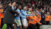 Para pemain Manchester City merayakan kemenangan setelah pertandingan Liga Inggris antara Liverpool dan Manchester City di Liverpool, Inggris, Minggu, 8 Februari 2026. (AP Photo/Jon Super)