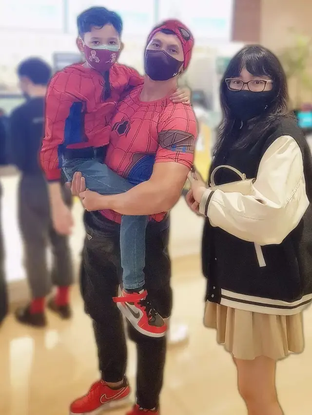 Marcelino Lefrandt nonton film Spider-Man No Way Home (Foto: Instagram/marcelinolefrandt)