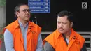 Bupati Pakpak Bharat Remigo Yolanda Berutu (kiri) dan penyuapnya Hendriko Sembiring tiba di Gedung KPK, Jakarta, Rabu (16/1). Keduanya diperiksa sebagai tersangka untuk melengkapi berkas. (Merdeka.com/Dwi Narwoko)