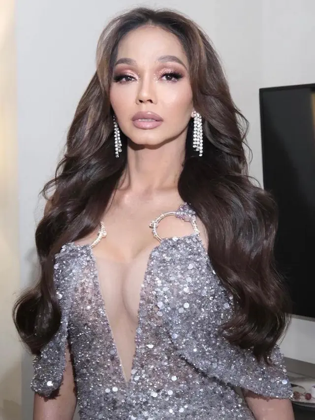 8 Potret Bunda Corla Flawless dengan Makeup Manscrow Gilang, Dipuji Mirip Artis Internasional