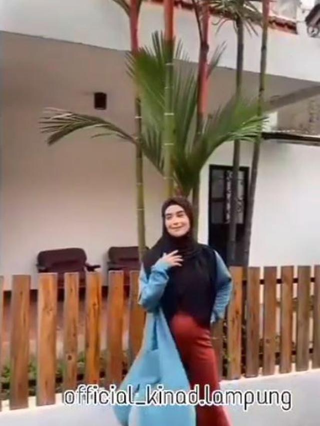 Potret Baby Bump Nadya Mustika Rahayu. (Sumber: Instagram/@official_kinad.lampung)