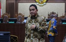 FOTO: Reaksi Achsanul Qosasi Dituntut Jaksa Penuntut Umum 5 Tahun Penjara Terkait Kasus Korupsi BTS 4G Kominfo