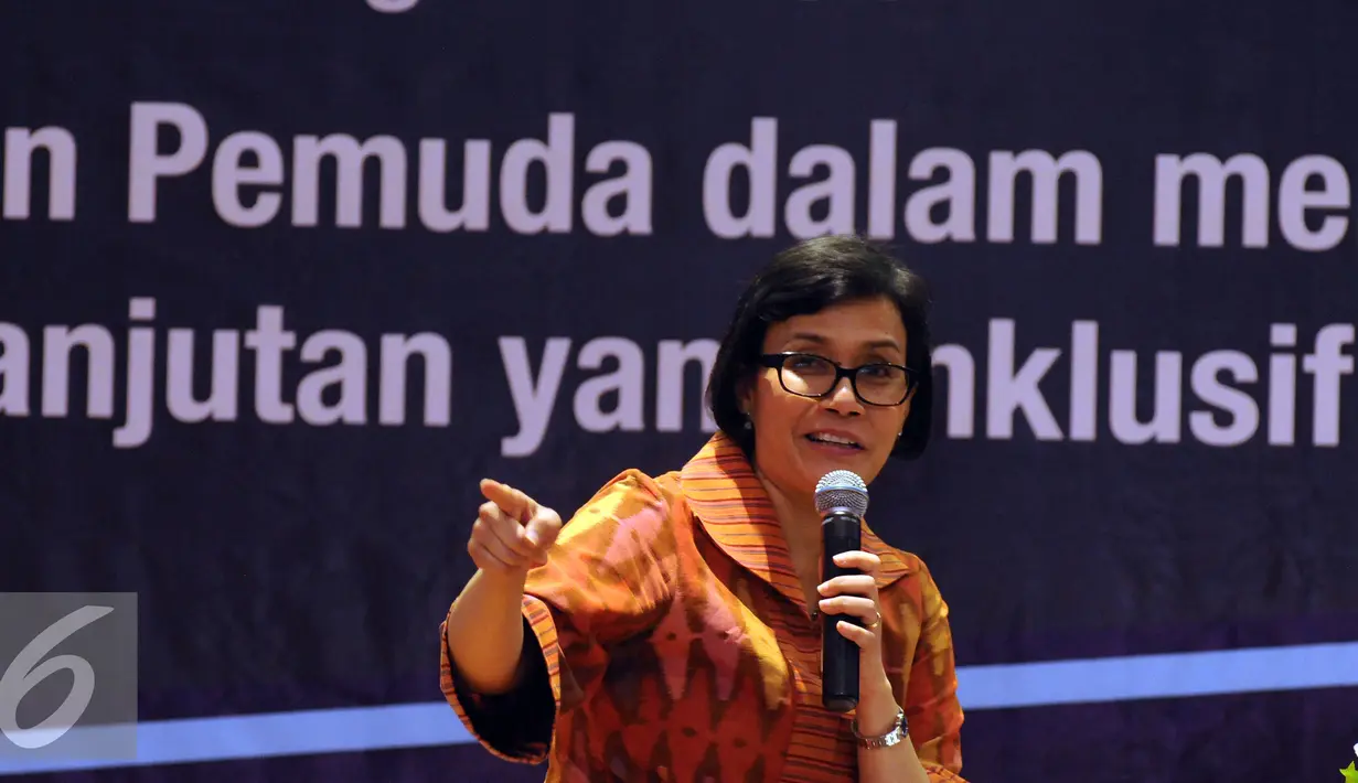 Managing Director World Bank, Sri Mulyani Indrawati saat memberi kuliah umum di kampus UI Depok, Selasa (26/7). Dalam paparannya ia menyebut Indonesia memiliki potensi dan mampu menjadi pelaku global yang disegani. (Liputan6.com/Helmi Fithriansyah)