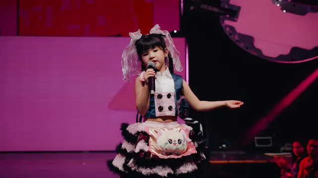 Penyanyi Ariana Ivy