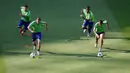 Stefano Sturaro, Leonardo Bonucci, Kingsley Coman dan Roberto Pereyra saat melakukan sesi latihan di  Olympiastadion Berlin, Jerman (5/6/201515). Juventus akan menghadapi Barcelona di Final Liga Champions. (Reuters/Fabrizio Bensch)