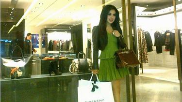 Foto Instagram Syahrini Yang Disorot Atas Hidup Mewahnya Fashion Fimela Com