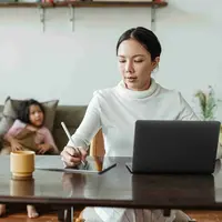 Working Mom/copryright Pexels.com