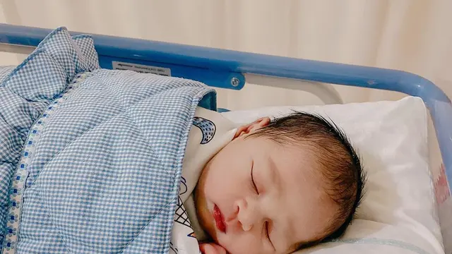 Hampir Lahirkan Anak di Mobil, Ini 7 Potret Perjalanan Kehamilan Melody Prima