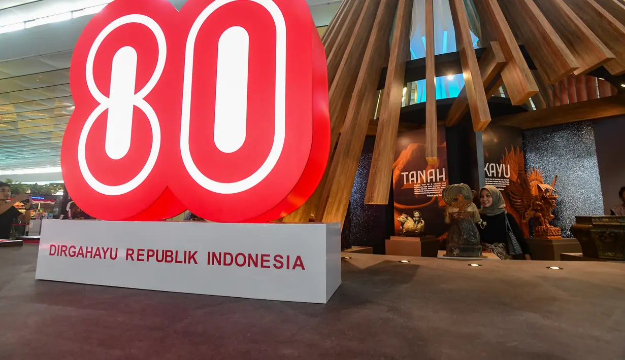 Instalasi setinggi delapan meter ini berbentuk kerucut yang terinspirasi dari rumah adat Wae Rebo di Nusa Tenggara Timur. (merdeka.com/Arie Basuki)