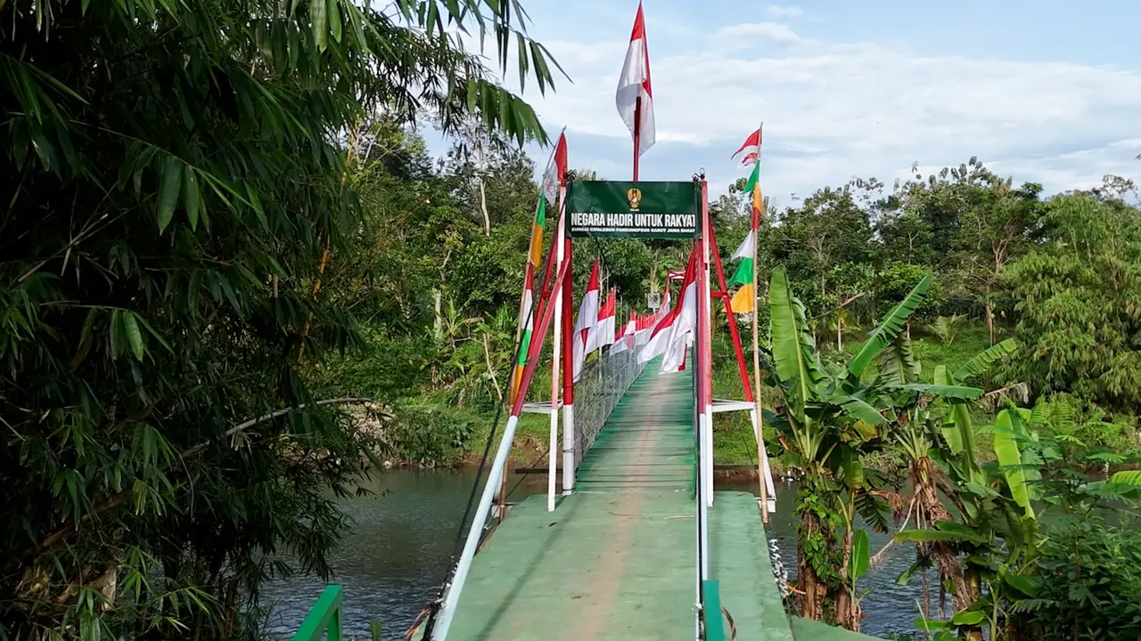 Jembatan Gantung di Garut, Jawa Barat.
