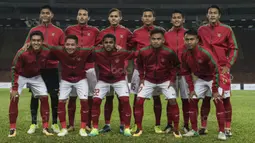 Para pemain Timnas Indonesia foto bersama sebelum melawan Filipina pada laga SEA Games di Stadion Shah Alam, Selangor, Kamis (17/8/2017). Indonesia menang 3-0 atas Filipina. (Bola.com/Vitalis Yogi Trisna)