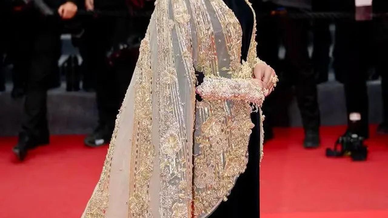 Menilik Detail Outer dan Veil Emas yang Dipakai Syahrini di Hari ke-2 Festival Film Cannes