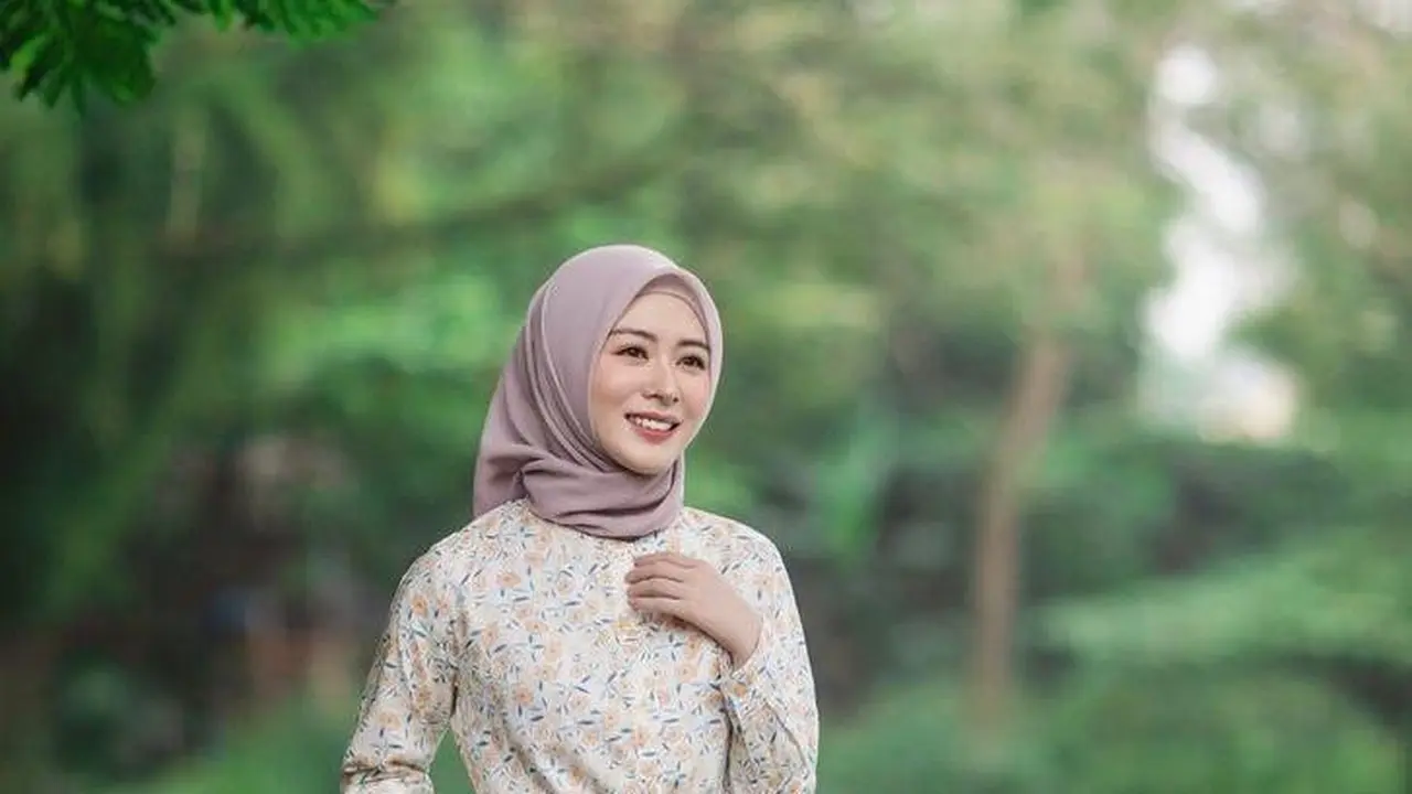 8 Warna Hijab yang Cocok dengan Baju Cream, Simak Inspirasinya dari Aurel Hermansyah hingga Citra Kirana