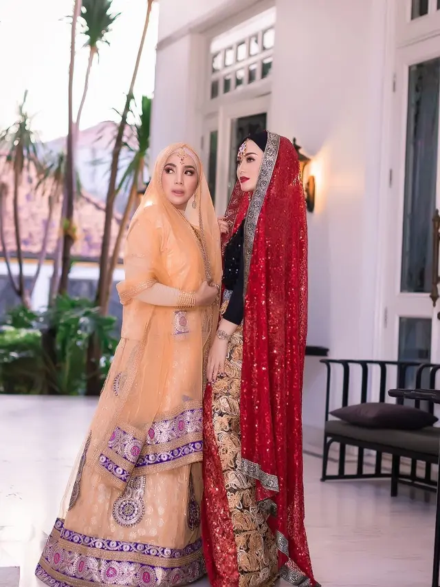 7 Potret Imel PC Saat Arisan Ini Bergaya Bak Seleb Bollywood