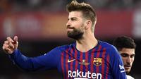 Gerard Pique rela memotong gajinya demi klub yang telah ia bela selama 13 tahun lamanya. Mantan pemain MU tersebut mengungkapkan bahwa dirinya bersedia dipotong gajinya sebesar 50 persen atau dari 38 juta euro setahun menjadi 19 juta euro setahun. (Foto: AFP/Jose Jordan)