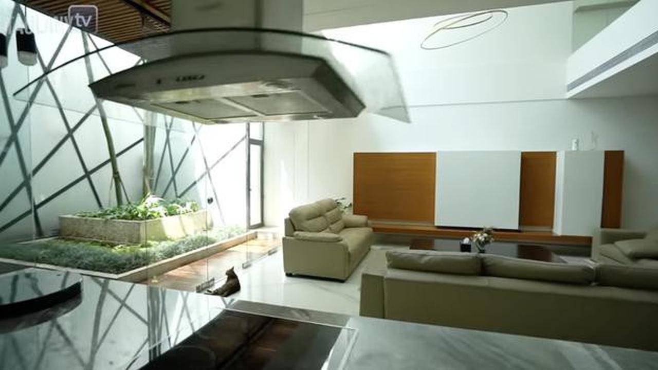 Potret Ruang TV Rumah Raditya Dika dan Anissa Aziza, Desain Modern Minimalis