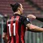 Zlatan Ibrahimovic rayakan gol ke-500 di kariernya saat AC Milan kalahkan Crotone di Liga Italia (Miguel Medina/AFP)