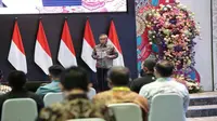 Ketua OJK Wimboh Santoso saat pembukaan perdagangan perdana bursa 2022, Senin (3/1/2022) (Foto: BEI)