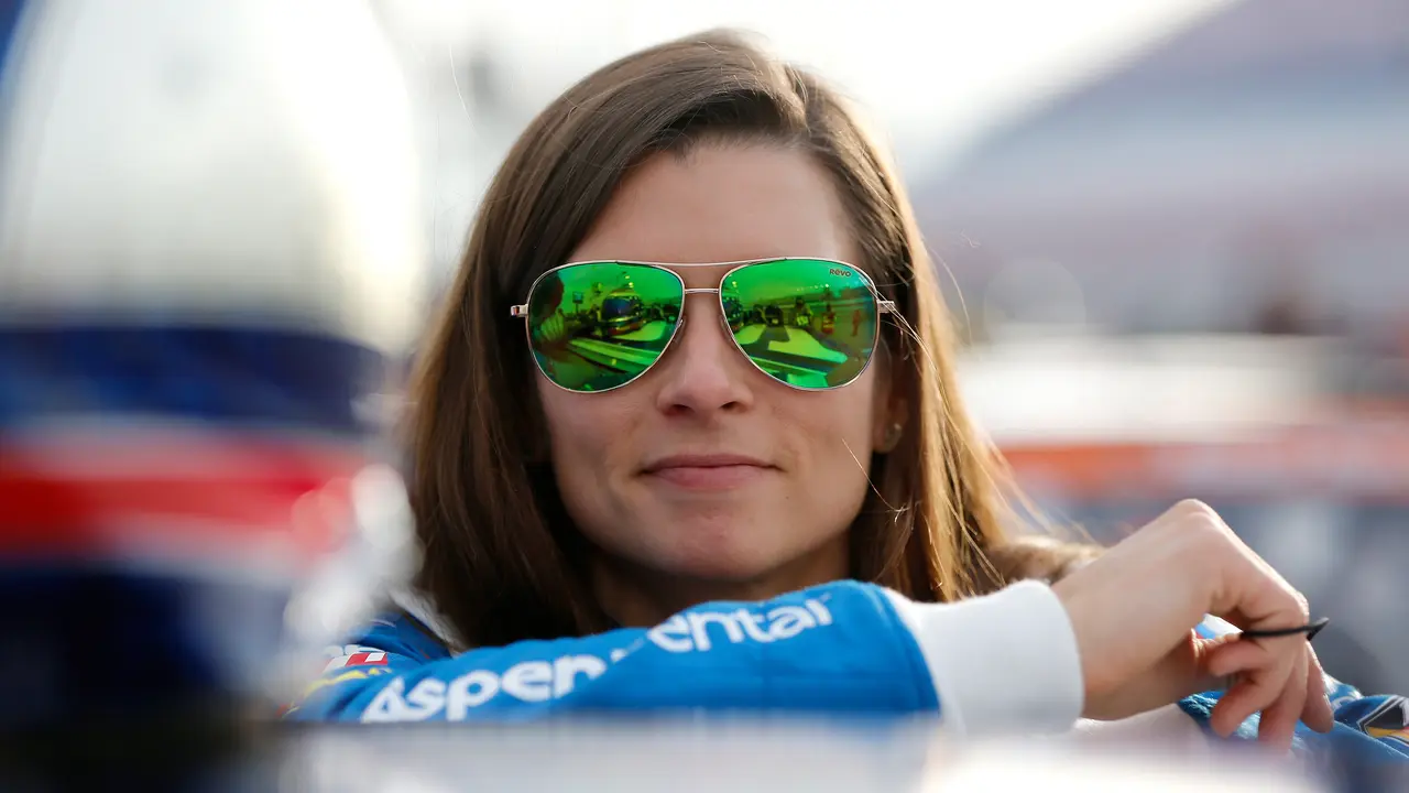 Pembalap cantik Danica Patrick. 