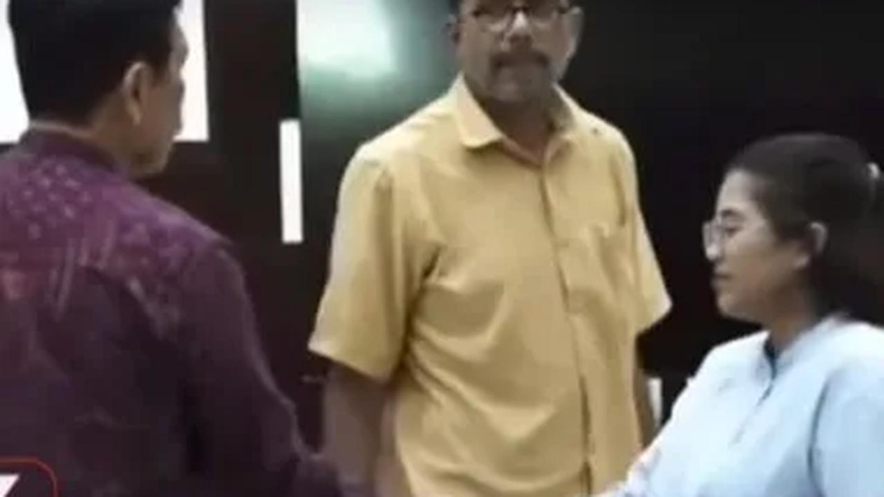 Terdakwa Fatia Maulidiyanti menjalani pemeriksaan dalam sidang kasus dugaan pencemaran nama baik Menko Luhut Binsar Pandjaitan pada hari ini, Senin (28/8).