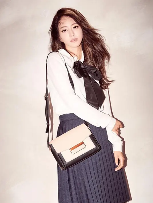 Berpisah dalam sebuah hubungan yang sudah terjalin hampir 4 tahun memang bukan hal yang mudah. Memulai jalinan cintanya di tahun 2013, Han Ye Seul dan Teddy akan tetap berusaha menjalin hubungan pertemanan. (Instagram/han_ye_seul)