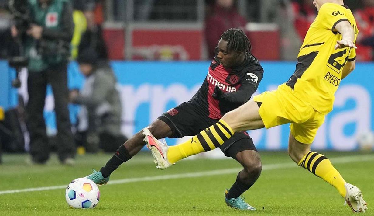 Jeremie Frimpong mampu mengeluarkan permainan terbaiknya sejak kedatangan Xabi Alonso sebagai pelatih. Dengan kecepatan dan kemampuannya ia menjelma menjadi salah satu penyerang paling efektif di Leverkusen. Frimpong telah terlibat langsung dalam sembilan gol dalam 13 penampilan di Bundesliga. Ia juga menyumbang lima gol. (AP Photo/Martin Meissner)