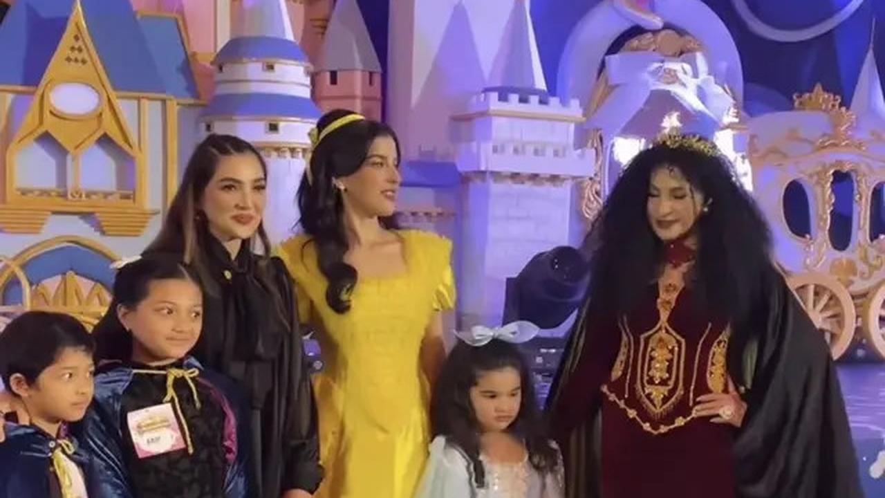 6 Gaya Serba Hitam Publik Figure Hadir di Pesta Ulang Tahun Bertema Disneyland Kedua Anak Tasya Farasya, Ria Ricis hingga Fuji An
