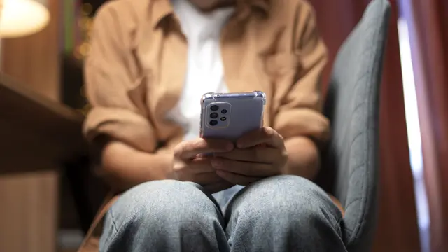 Ilustrasi wanita merasa cemas