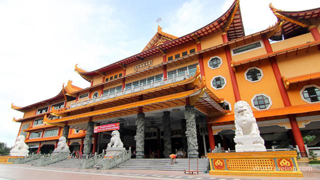 Uniknya Belajar Hidup Harmonis di Maha Vihara Maitreya