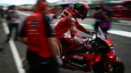 Pembalap Ducati Lenovo, Francesco Bagnaia meninggalkan lintasan saat sesi Practice menjelang balapan MotoGP Italia di Mugello, 31 Mei 2024. (Marco BERTORELLO/AFP)