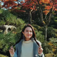 Bergaya modern preppy dengan padu-padan aktris eksis ini. (Sumber foto: michelleziu/instagram)