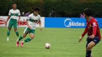 Alfeandra Dewangga. Bek tengah yang ciamik saat membentu serangan dengan bertransformasi menjadi gelandang bertahan ini selalu menjadi starter dan bermain penuh dalam 4 laga selama 360 menit. Ia berhasil menyisihkan Victor Igbonefo dan Ryuji Utomo yang dinilai lebih berpengalaman. (Dok. PSSI)