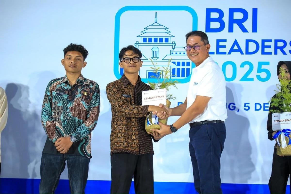 Program BRI Menanam – Grow & Green penanaman dan pemberian 3.000 bibit pohon produktif dan pohon keras di Kiara Artha Park, Bandung