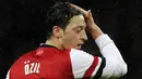Gelandang -  Mesut Ozil (Arsenal), raja assist Liga Premier Inggris, tidak ada satu pun pemain MU yang bisa menyaingi kehebatan pemain Jerman itu pada musim ini. (EPA/Facundo Arrizabalaga)  